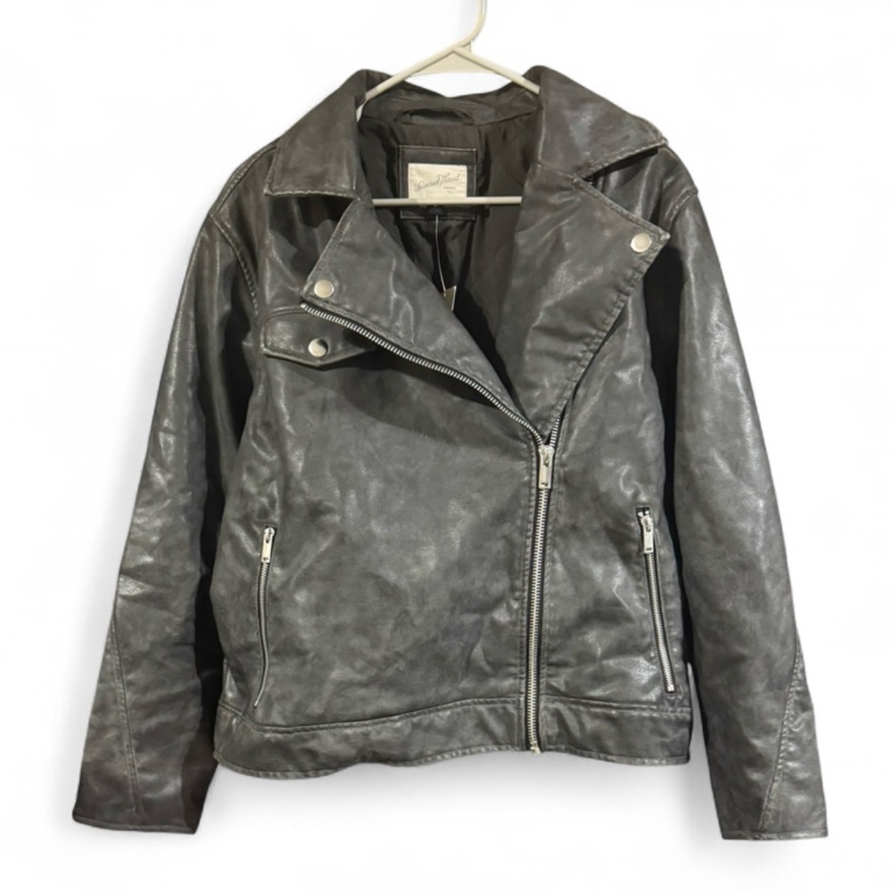 Size XL Women’s Universal Thread Black Leather Jacket